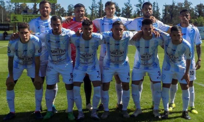 Argentino de Quilmes goleó en la barranca a Defensores Unidos